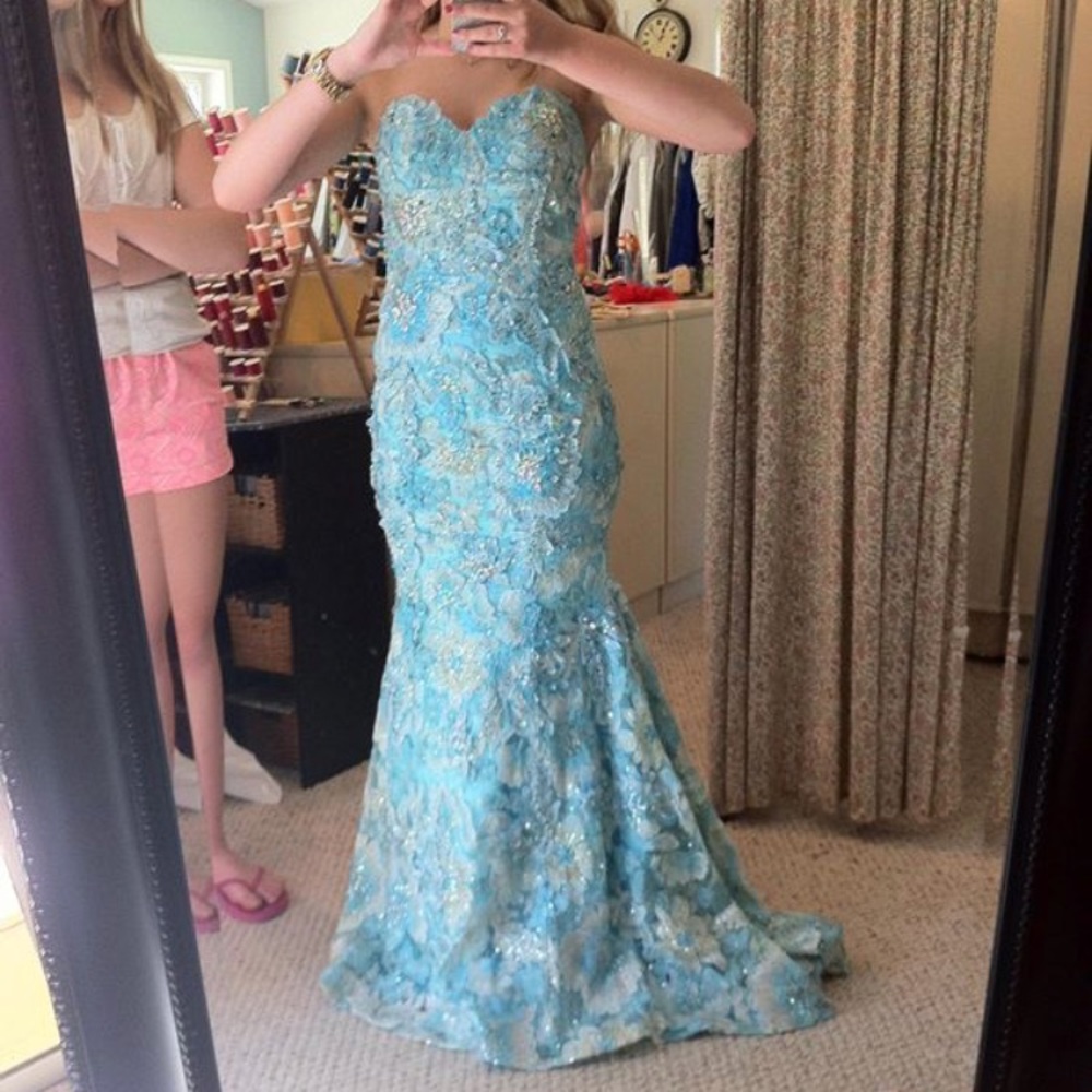 Landa Designs Floral and Lace Beaded Gown